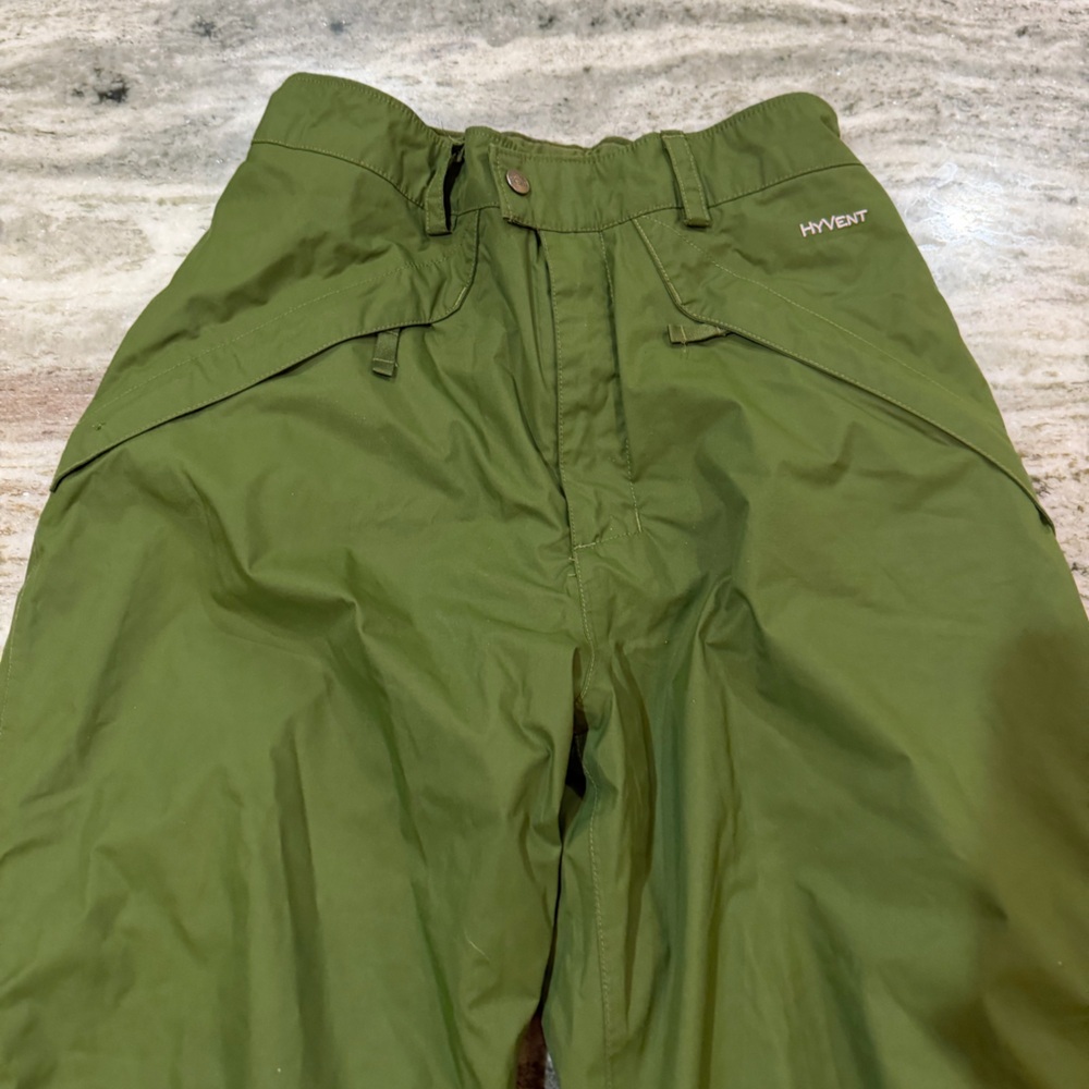 The North Face Olive Ski Snow Pants
Boys Size XL 18-20 - Picture 4 of 8